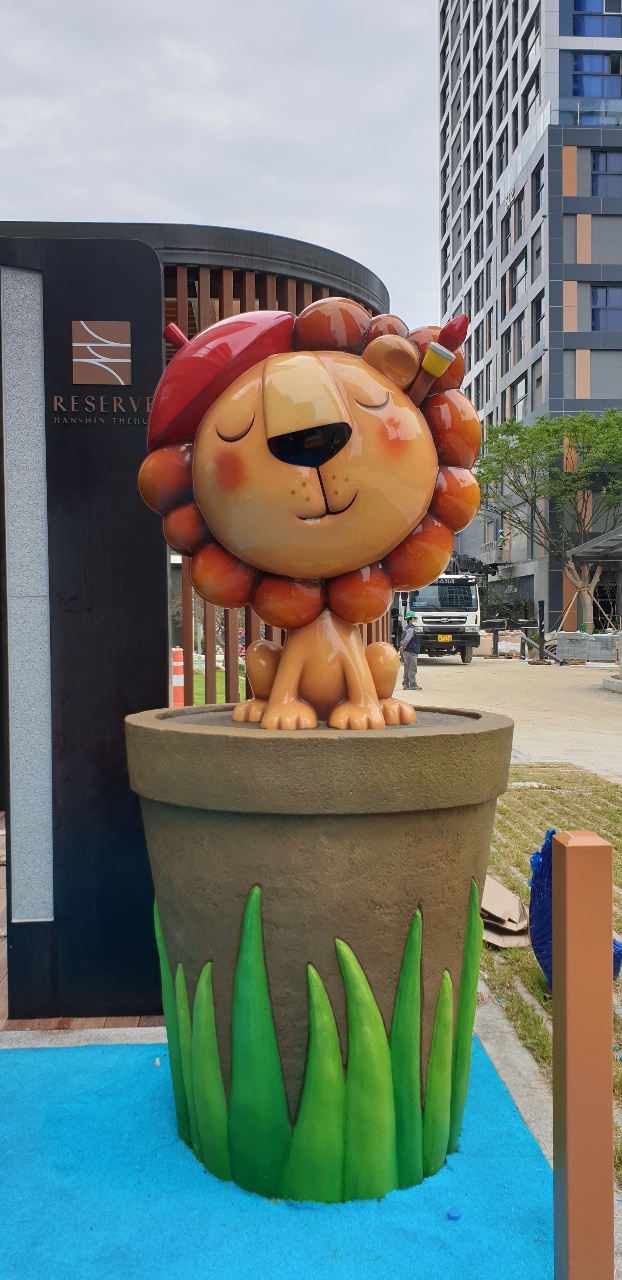 캐릭터조형물